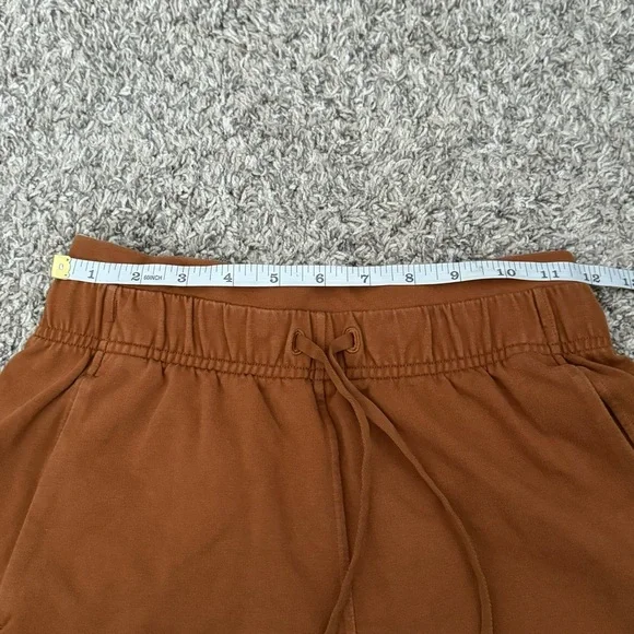 Lululemon inner glow high rise short in brown size 2 - Picture 5 of 6